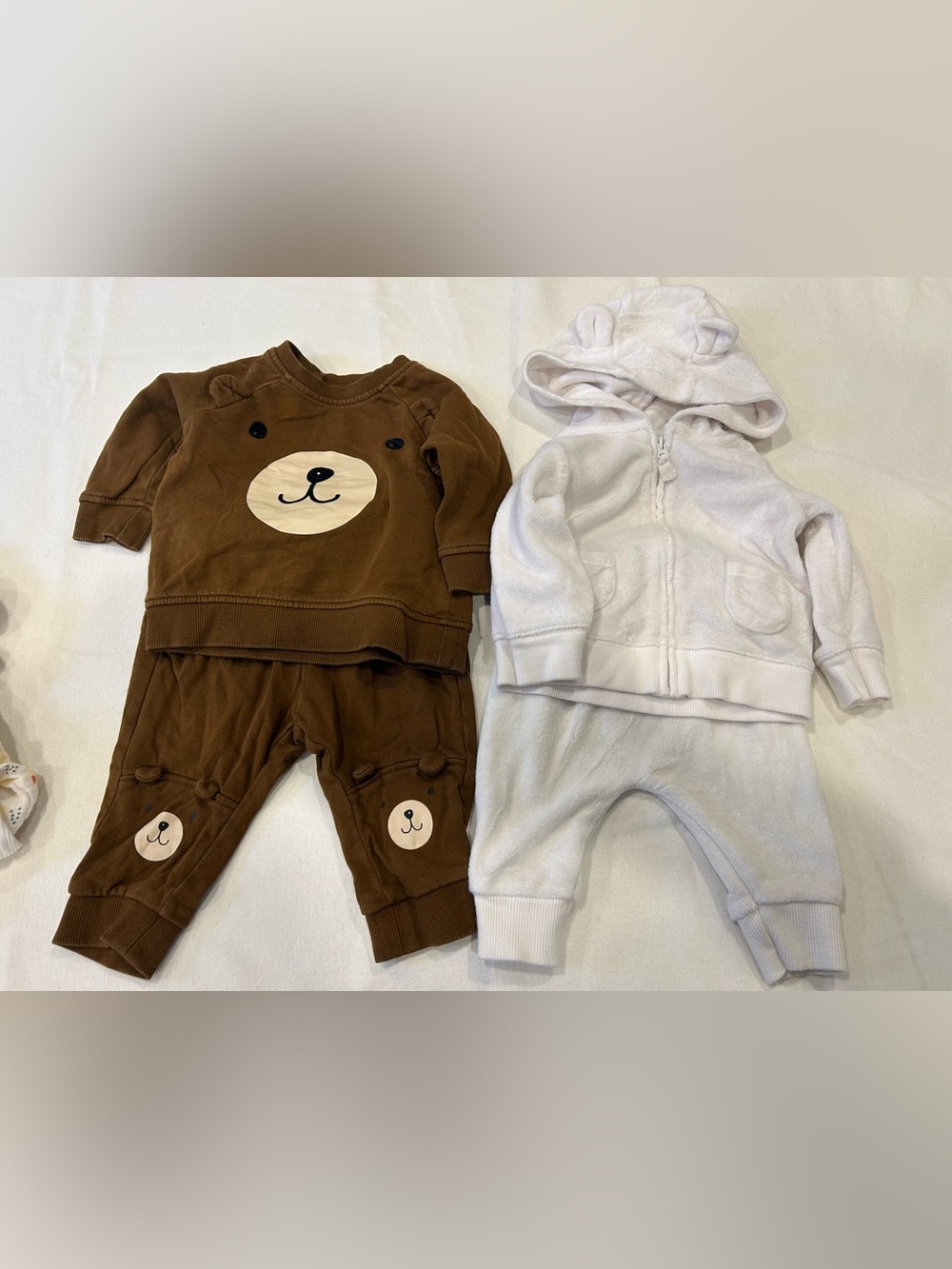 2 Baby sweat and pant sets